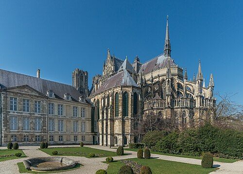 Le chevet de la cathédrale de Reims vu depuis les jardins du palais du Tau